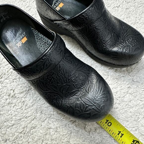 Dansko XP 2.0 Leather Floral Tooled Clogs Black Comfort Shoes Women’s Sz: 37 - Picture 3 of 9